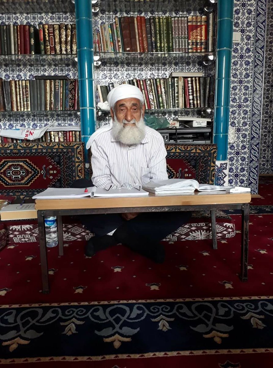 ihsanhocaresmi's tweet photo. Molla Musa Geçit Hocamızın İmam Nesefi'nin Tefsiri üzerine yazdığı haşiye ilim dünyasına hayırlı olsun. Allah Teâlâ üstadımıza bereketli ömürler ihsan eylesin. https://t.co/7DVokST5GP