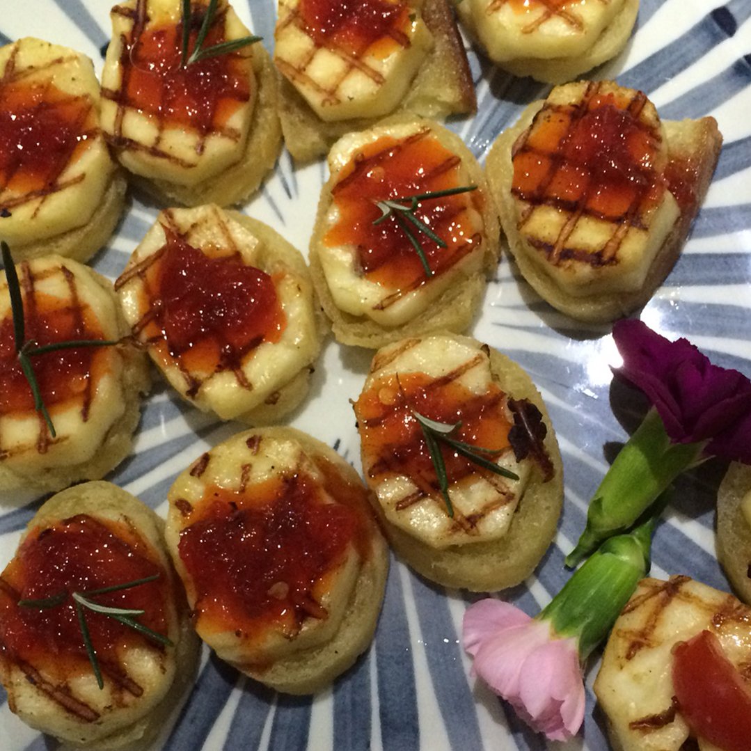 NewtonsCatering's tweet photo. If you want some ideas for a drinks reception, why not have a look at some of our amazing Canapés? Contact us for more information https://t.co/oNIISVHJzh #catering #food #london #londoneats #wedding #party #foodie #cheflife #smallbusiness https://t.co/1bPlWr8P1d