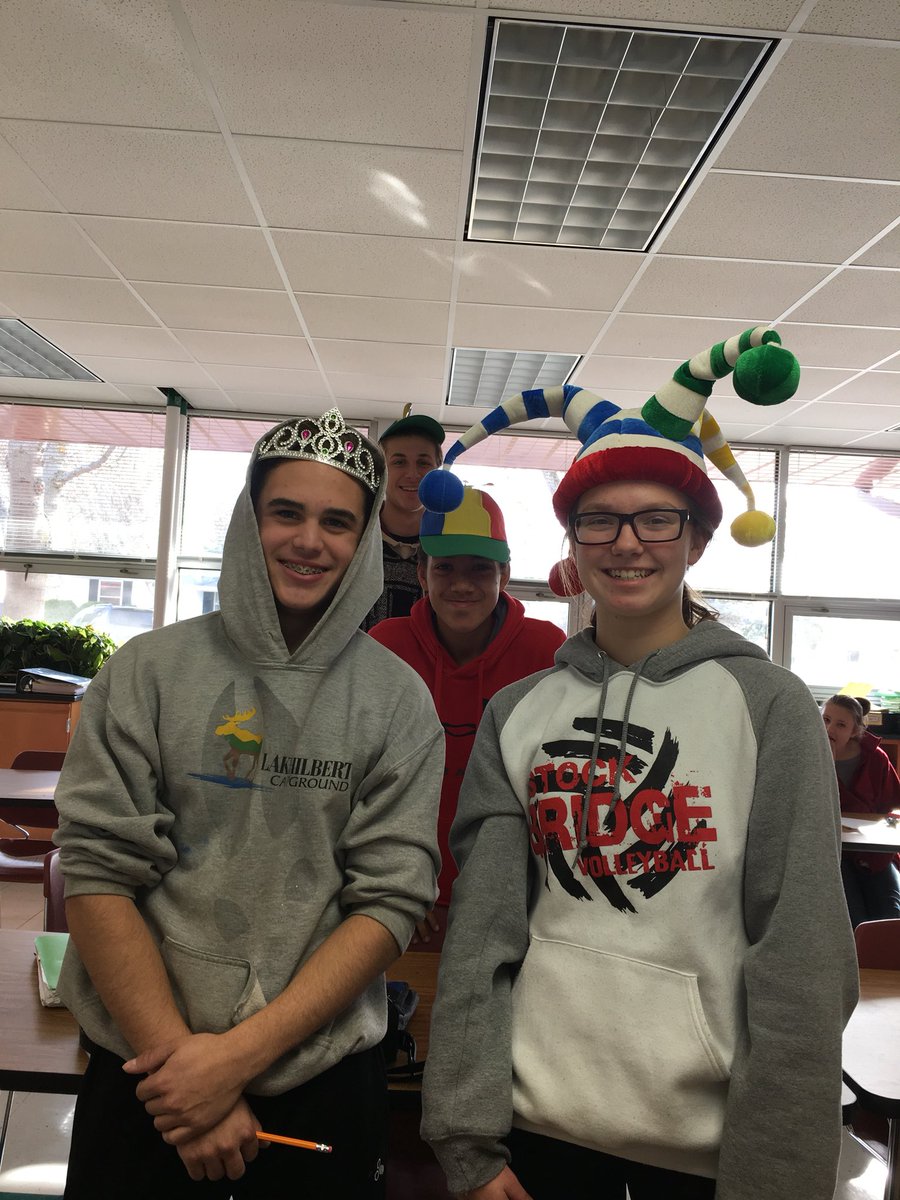 MsKmathSHS's tweet image. Math is always more fun with crazy hats!