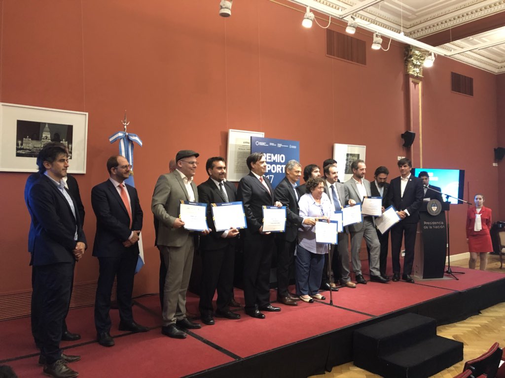 revistaferias's tweet photo. #Ahora | #PremiosExportar Los ganadores 2017 junto a las autoridades presentes. https://t.co/AWoSH09G7a