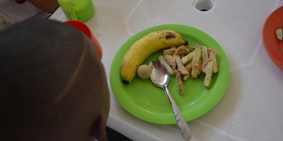 ELTIEMPO's tweet photo. En un año se robaron 32,8 millones de raciones de comida del PAE https://t.co/zwDl28vlhw https://t.co/ecUA4w6BgM