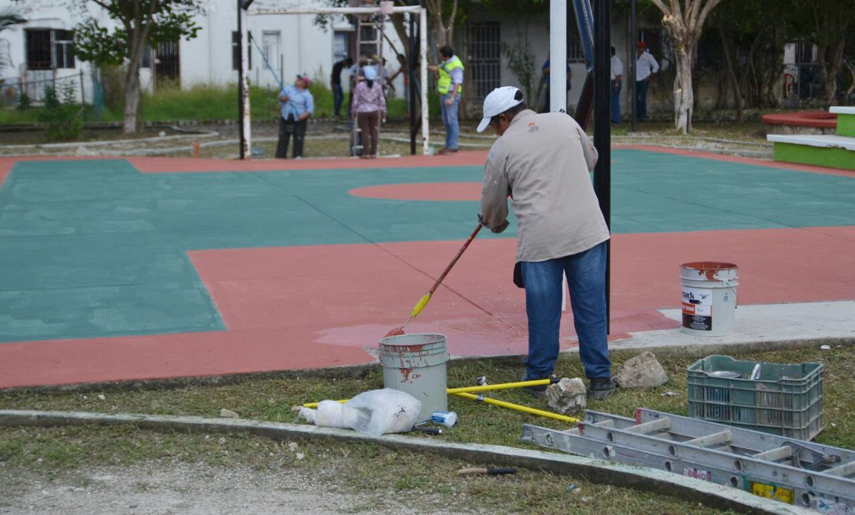 AytoCancun's tweet photo. Además en la #Sm200 tres gimnasios y nueve pozos; la #Sm201 contará con cuatro gimnasios e igual nueve pozos, en tanto en que en la #Sm259 habrá una nueva cancha de pasto sintético y cinco módulos de gimnasios. 🚧🚜 https://t.co/yYhtYnDcwb