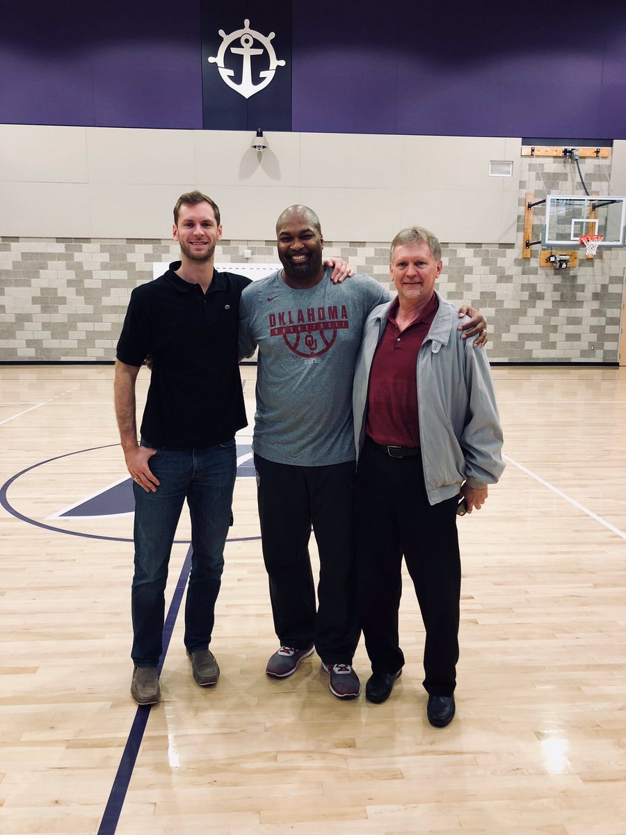 Really cool seeing my man <a href="/SethGearhart41/">Seth Gearhart</a> and his dad at practice today in Portland. Former All C-USA performer @RiceBasketball