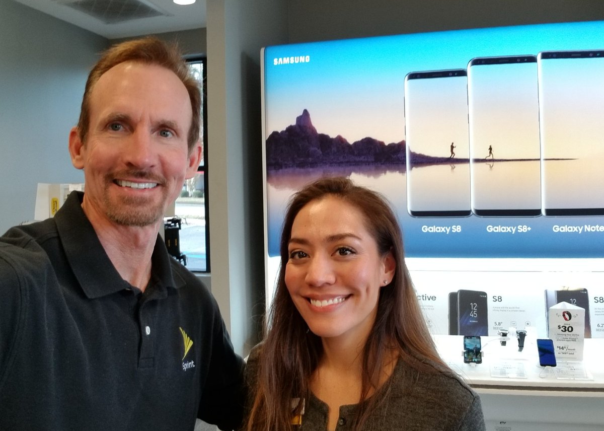 MichaelMiess1's tweet photo. Always fun visiting April and Team Harbison! Ready to crush Black Friday! #Unlimited4Less @jajones83 @justincook83 @NOWscott https://t.co/DRD2AVXarJ