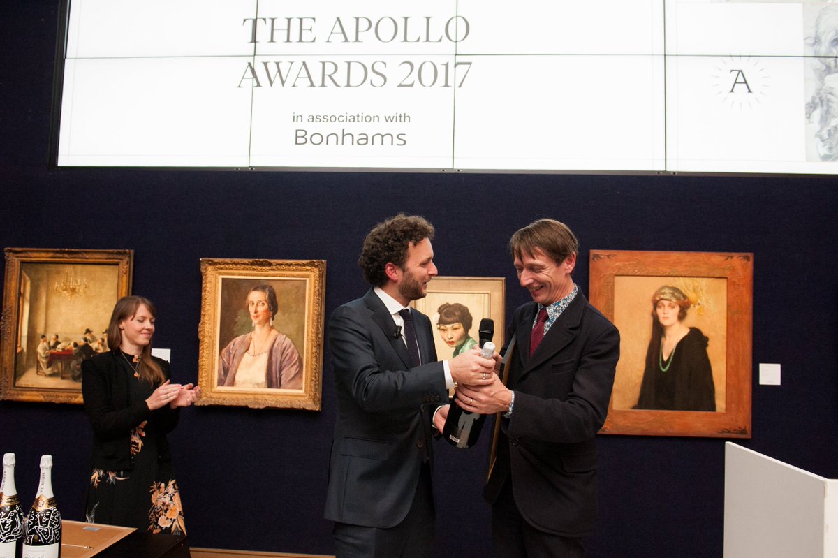 AshmoleanMuseum's tweet photo. Director Dr. Xa Sturgis accepting the Exhibition of the Year Award for #RaphaelDrawings at last night's #ApolloAwards https://t.co/3WCKFMxapD https://t.co/ndDmbhwwxq