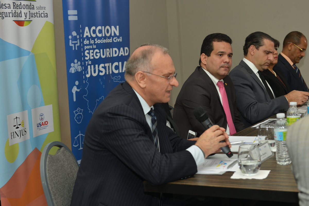 PoderJudicialRD's tweet photo. El Inspector General del CPJ, Leónidas Radhamés Peña, reveló que este año, esa dirección ha realizado 589 investigaciones y a partir de enero habrá mayor presencia en los tribunales, destacando la labor de la Inspectoría del Poder Judicial en el fortalecimiento de la justicia. https://t.co/Zb9s88BRDI