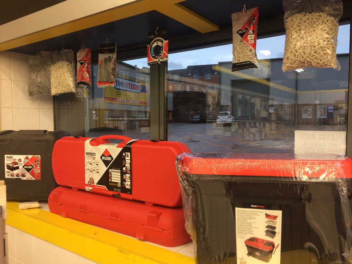 RestyleTiling's tweet photo. @toppstiles @ToppsTilesTrade #Blackburn store #BlackFriday #15% off @Rubi_UK_IRE #HappyDays 👍 https://t.co/kMzHGnnCA8
