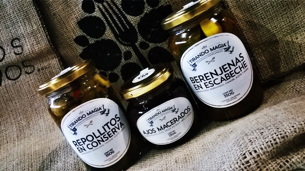 AlimentosCoop's tweet photo. Sumamos a #TirandoMagiaUn emprendimiento productivo con conservas riquísimas!!#Berenjenas #Ajos #Repollitos https://t.co/JA7yLyrwk8
