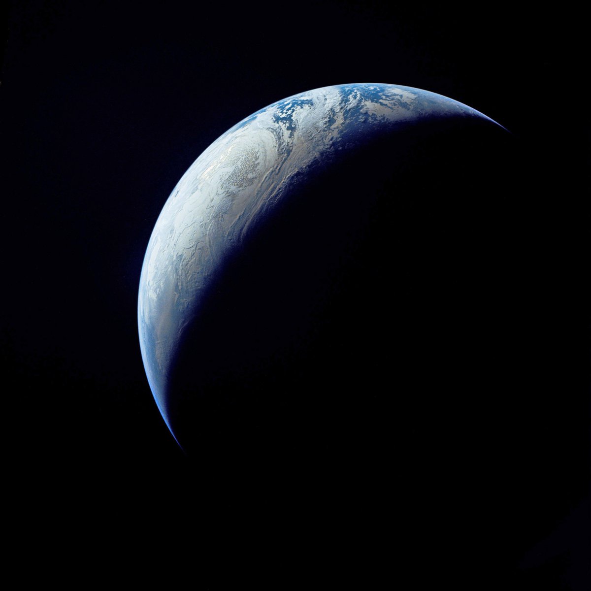 NBCNews's tweet photo. How space dust could help explain the origin of life https://t.co/i1zl6eKGpR via  @NBCNewsMACH https://t.co/AE5ifZvcpO