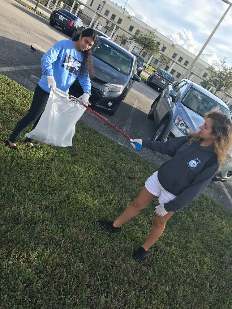 NHSWBHS's tweet photo. Campus Cleanup pictures🍃🌿 https://t.co/e95OkYdchO