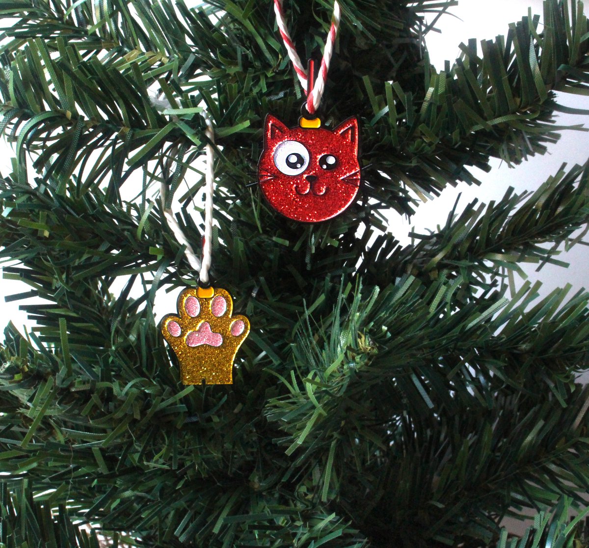 Christmas pawbles! Wear them as pins or hang them from your tree! #handmadehour innaboxdesign.etsy.com