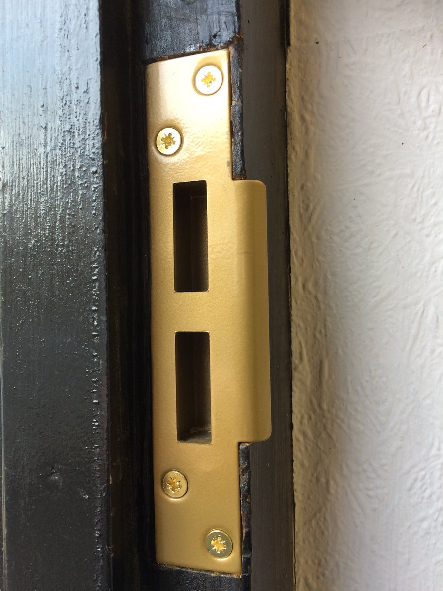 Beutifully crafted English Lock installed to a Beutifull old English Oak Door in an Beautiful old English Village by a NOT quite so Beautiful English Locksmith #knoxlocks