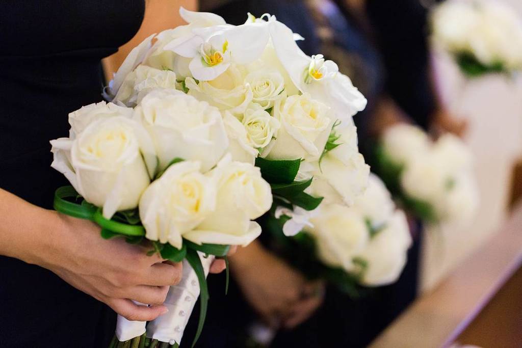 panache_style's tweet photo. A true friend holds your hand and your wedding bouquet.
Florals: @Panache_Style
Photographer: @chris_kruger_photographer
Venue: #HiltonBentleyMiami
.
.
.
.
.
#PanacheStyle #flowerlover #flowerstalking #seekthesimplicity #flowersandmacro #classicwedding #miamiweddings #bridal… https://t.co/RrFrNYXLB1
