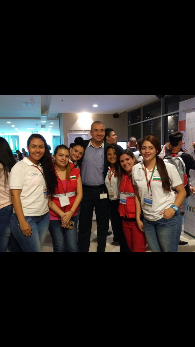 Guadalupegestor's tweet photo. @GuadalupeAnt felicita a los jovenes del concurso #InnovAntioquia por representar al municipio y por vivir un excelente experiencia. Se Recuerda el evento con gran alegria https://t.co/B36pILHFdD
