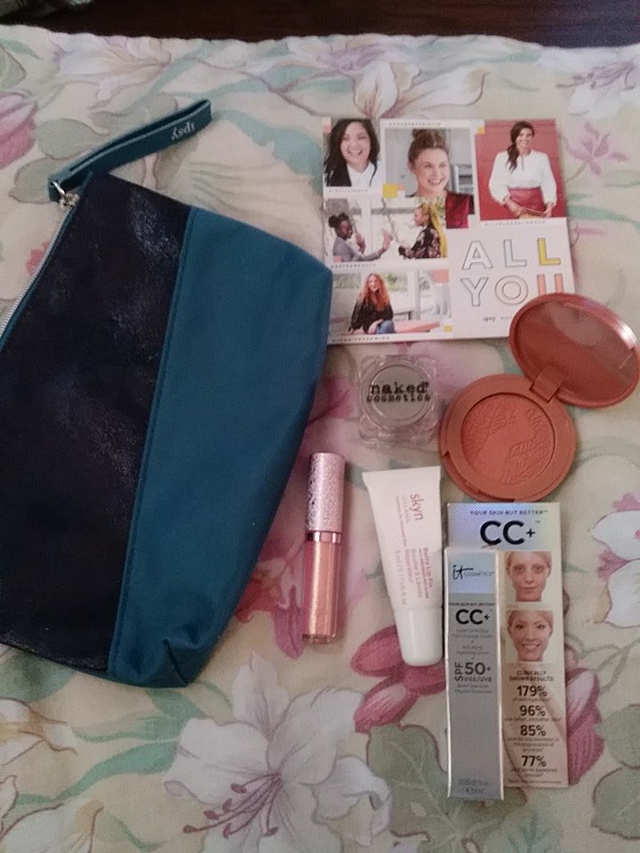 GloriaElizondo9's tweet photo. I love my November ipsy bag. #ipsyallyou #itcosmetics #tarte #skyniceland #limechime #nakedcosmetics https://t.co/GM819s6hDs