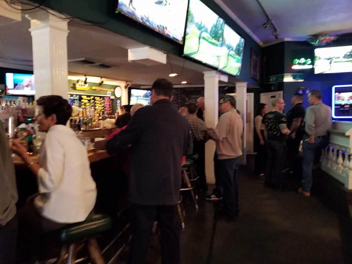 CharginsBar's tweet image. A lot of folks could use a drink before or after seeing family. If this is you come join us tonight for good times and great drinks!

#Chargins #Thanksgiving #DrinkingFun