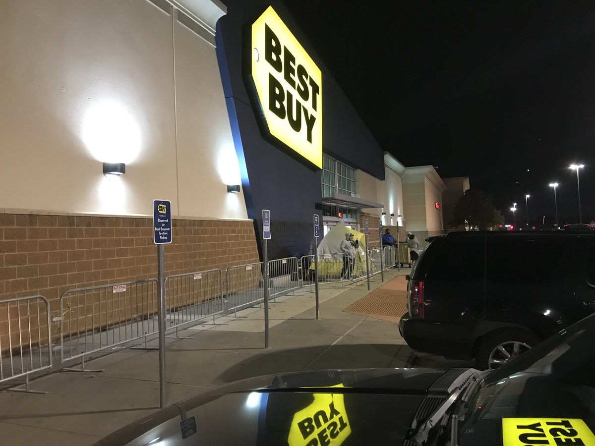 GreatDonovan's tweet photo. What would Best Buy have to put on sale for Black Friday for you to tent up at 6:30pm two days before?? https://t.co/dTCFptaAqh