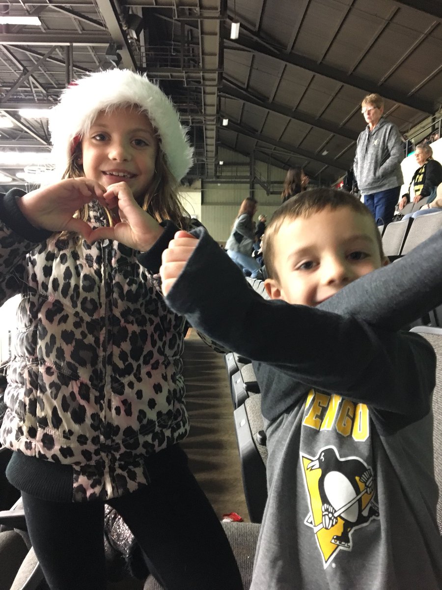 Becboo13's tweet photo. ❤️ nailers #ilovetwinpops 210 row d https://t.co/rFmNDHXT3N