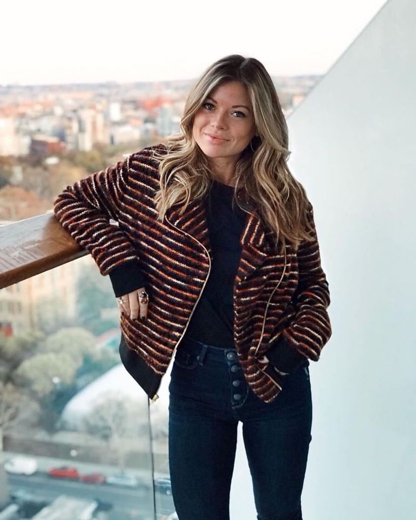 papercrown's tweet photo. This dreamy ‘Phoebe’ bomber will become your new best friend whether you are sipping apple cider or running around town doing last minute errands before the holiday! 📷: @gilliandelzotto #PaperCrownCollection #KeepingItPC https://t.co/EUHzpuil27 https://t.co/jA5kUdwheG