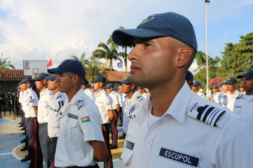 gestionperfecta's tweet photo. Ahora nuestros policías tienen un salario justo gracias al Pdte. @NicolasMaduro Estamos haciendo justicia social con estos servidores del pueblo! https://t.co/1aKnhRmhc5