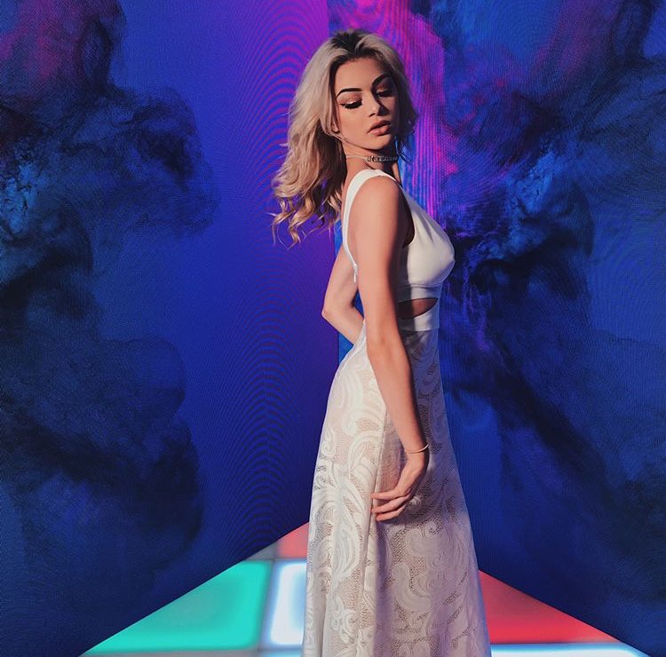 stellabaltimore's tweet photo. i’ve been dying to wear this dress https://t.co/PtMlEYCvZa