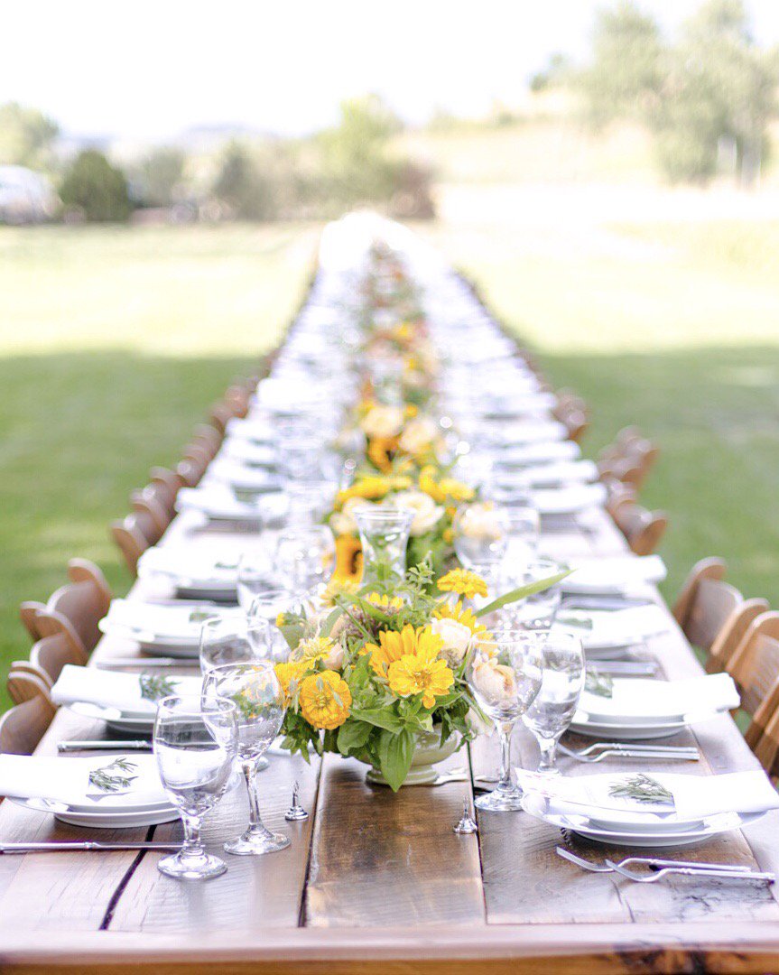 SyndicateSales's tweet photo. Go Long! Who’s ready to celebrate Thanksgiving with flowers, family, friends &amp; football?! 🏈💐🦃
. . .
📷: #85 Pedestal Bowl
.
.
.
#mysyndicatestyle #tablescape #serenity #f2v #americanmade #Thanksgiving #givethanks #flashesofdelight #abmlifeiscolorful #thatsdarling https://t.co/yOQTyQ5h0Y