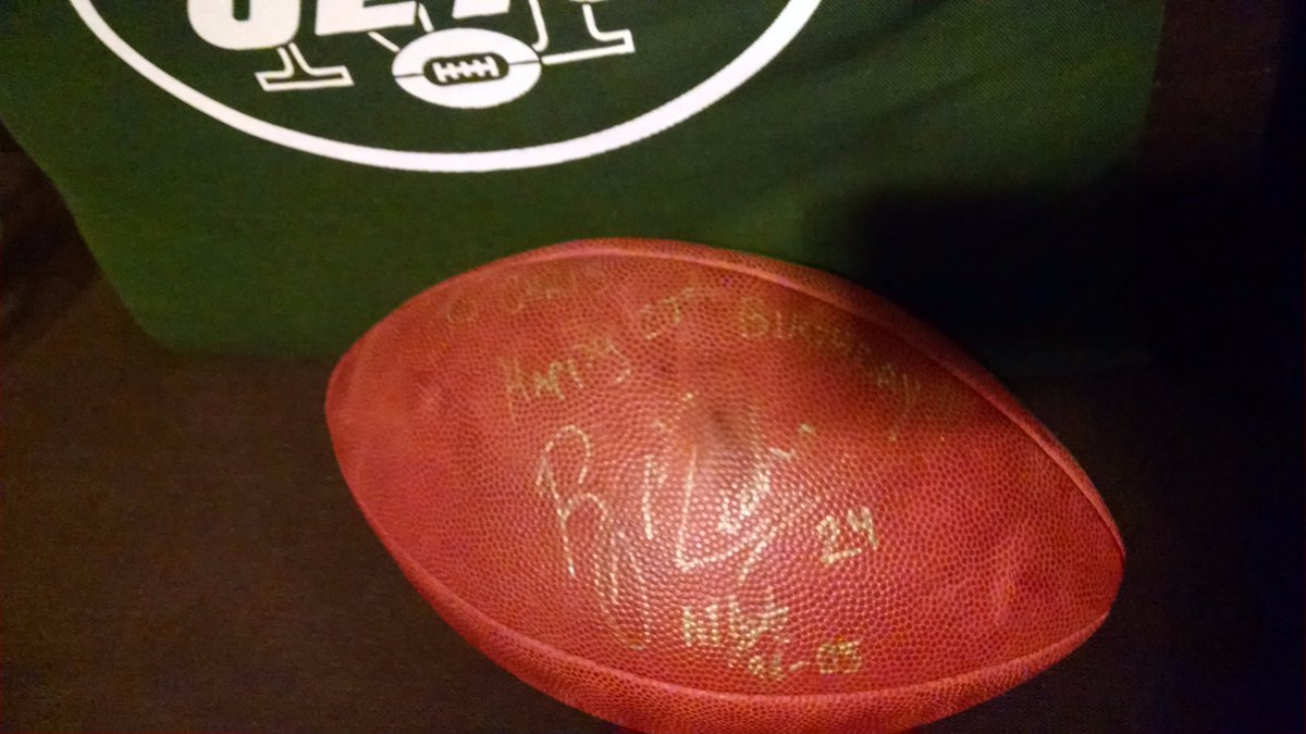 PMCNY's tweet photo. @raymickens24  Ray, I'm sorry to bother you.. trying to find video of your FG return vs. the Raiders with no luck. Favorite player of all time, see the pic. I know you're extremely busy, any way you could use your pull with the Jets to get a copy, or point me in right direction? https://t.co/Ntbi4xdDIh