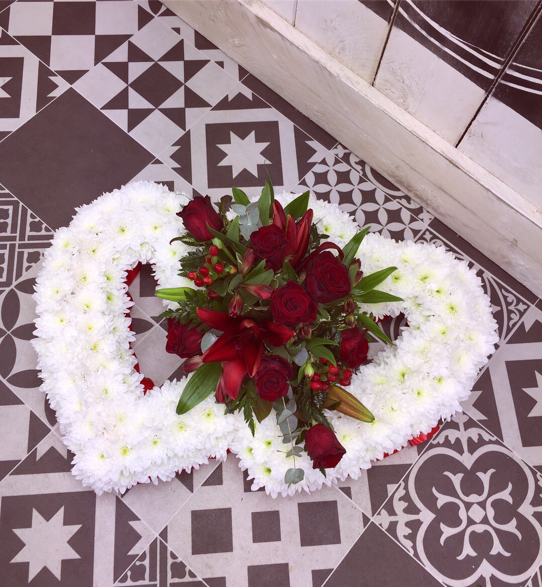 CoggersinBloom's tweet photo. Here’s some of our recent funeral work. Beautiful and personal tributes for special loved ones. #Florist #London #Flowers #EastLondon #Walthamstow #CoggersinBloom https://t.co/txSl0oY0z0