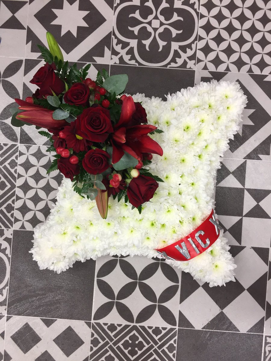 CoggersinBloom's tweet photo. Here’s some of our recent funeral work. Beautiful and personal tributes for special loved ones. #Florist #London #Flowers #EastLondon #Walthamstow #CoggersinBloom https://t.co/txSl0oY0z0