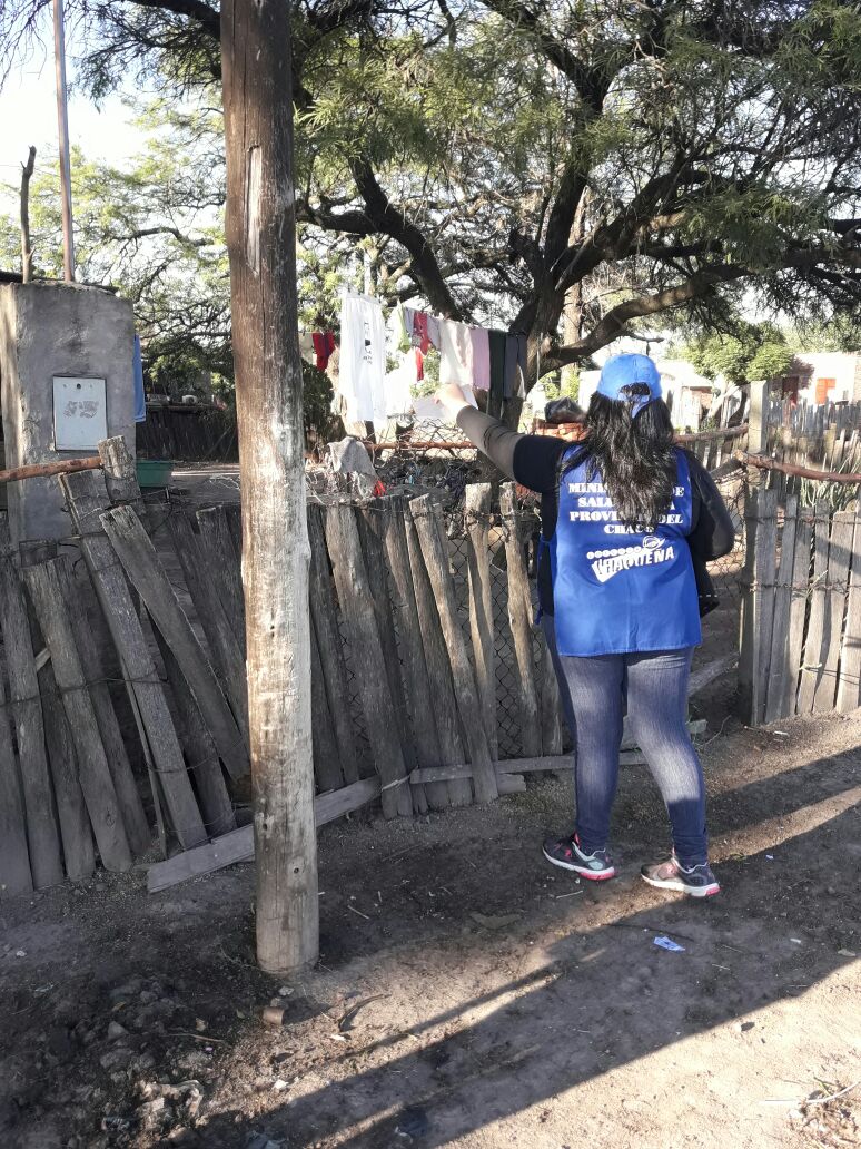 ChacoSalud's tweet photo. ➡Agentes de Salud y del municipio de Plaza realizaron una recorrida de promoción y concientización sobre el #zika, #dengue y #chikungunya en la localidad. #ElEstadodetuLado #DeVosDepende  #SaludChaco #ProgramaExperto #EspaciosSaludables✔👌💪 https://t.co/DULMxsfAK6