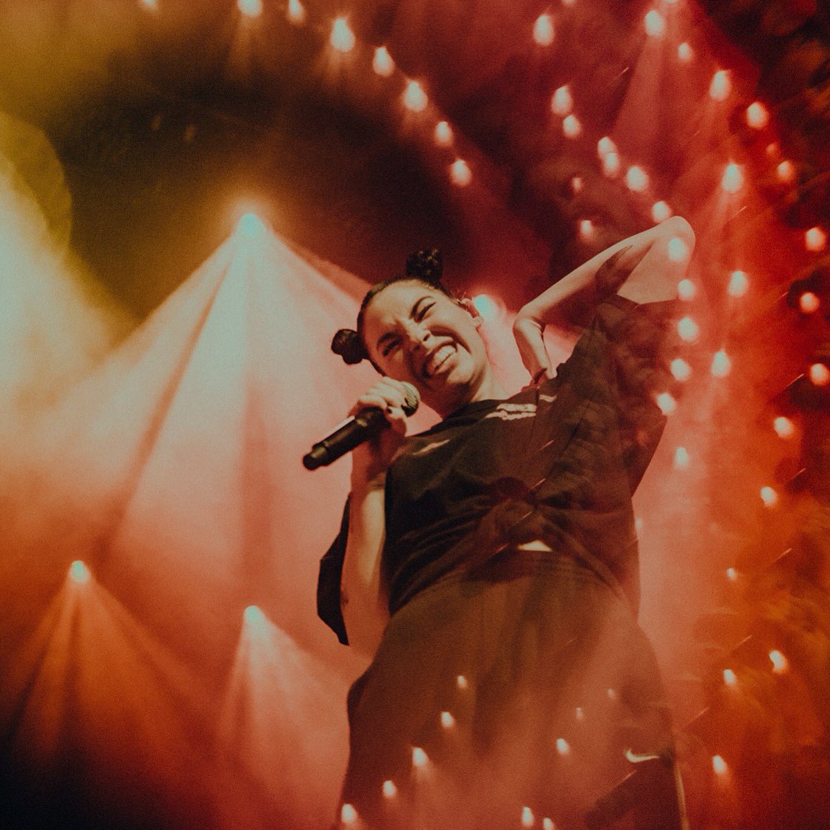 lorigutman's tweet photo. some photos of @thatgirlbishop last night in brooklyn 💥 https://t.co/oZWS4jlnFe