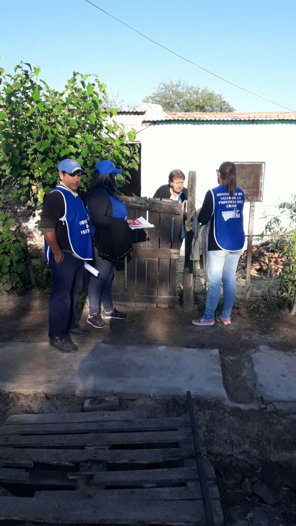 ChacoSalud's tweet photo. ➡Agentes de Salud y del municipio de Plaza realizaron una recorrida de promoción y concientización sobre el #zika, #dengue y #chikungunya en la localidad. #ElEstadodetuLado #DeVosDepende  #SaludChaco #ProgramaExperto #EspaciosSaludables✔👌💪 https://t.co/DULMxsfAK6