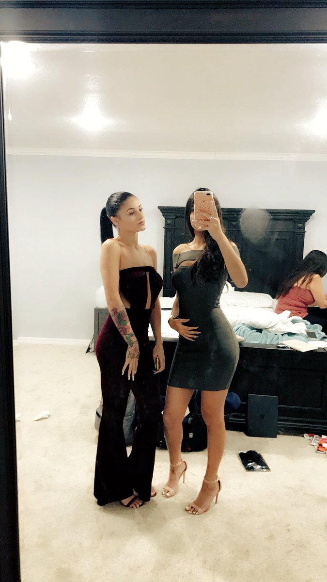 kaylahdacosta's tweet photo. In honor of thanksgiving being tomorrow imma let the world know I’m mf thankful for my shawty💗 #gobestfren https://t.co/ec1rPRJ06f