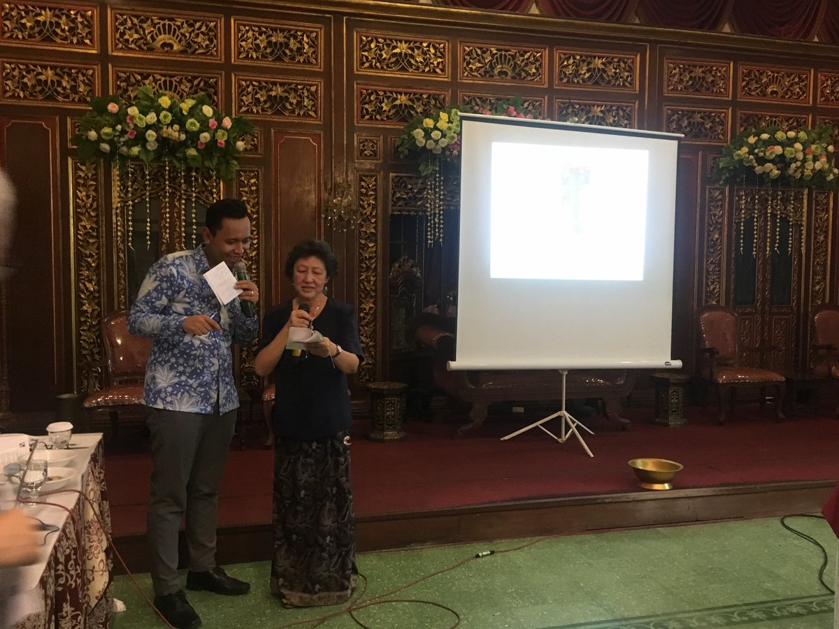 uclgaspac's tweet photo. Keynote presentation from Beijing, Malacca, Pineng, Baguio, Bangkok and Jeju start Culture sharing session #Culture21 #4BetterLocal #Insight4Leaders #SCF17 https://t.co/KqqrLPogON