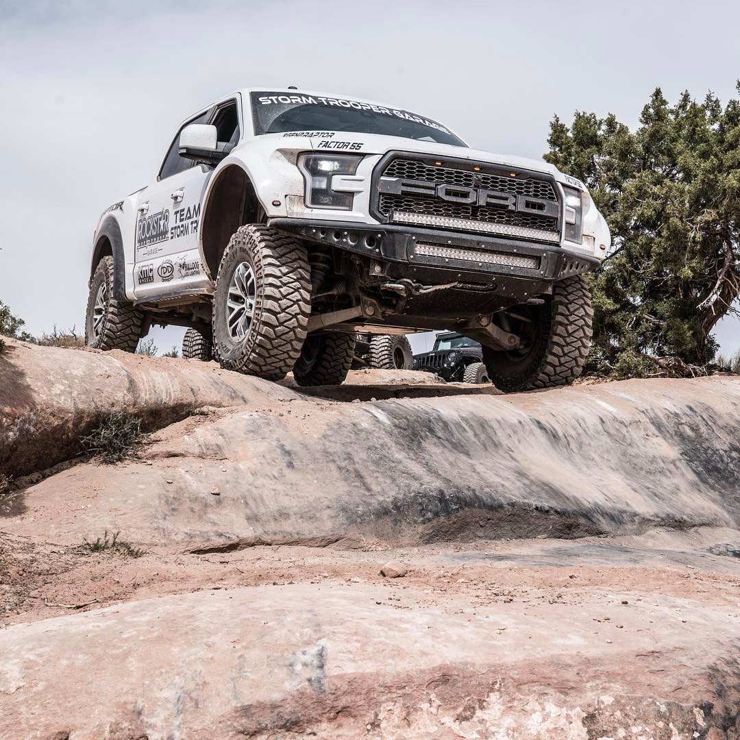 MickeyThompsonT's tweet photo. Storm Trooper Garage's Gen-2 Raptor ready to do work! https://t.co/7NBl8U1u65