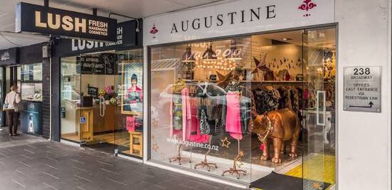 nzTrace's tweet photo. @nzsecretsanta Shopping at these two stores: @LUSH_AusNZ and Augustine by Kelly Coe. Bath bombs and pretty dresses! Then dinner out at Mexico. #nzsecretsanta #2017question5 https://t.co/A5ES08tJJm