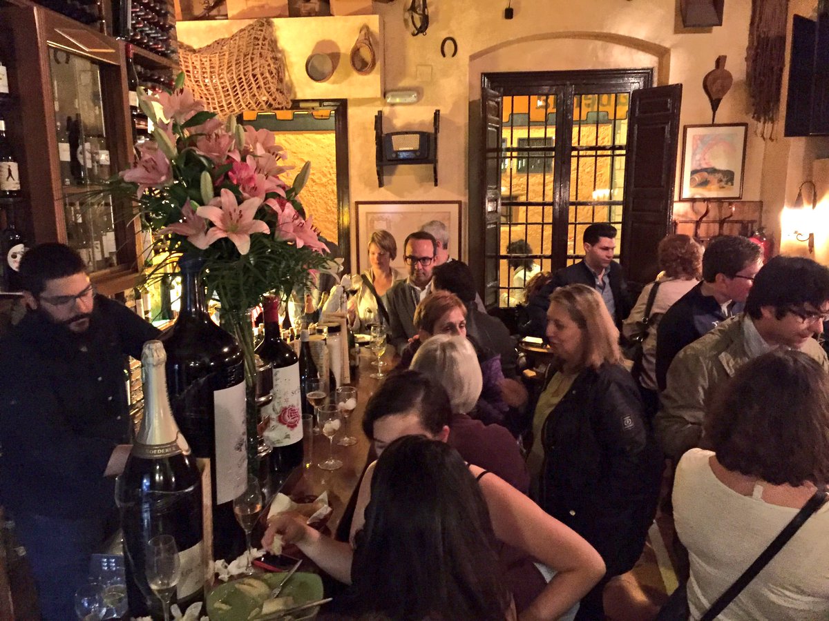 ClubSommelier's tweet photo. En uno de los templos del vino y del buen comer en #Granada #TabernaLaTana
@radiogranada @granadaturismo @CanalUGR
@GranadaCdeF
@BodasTVGranada @canal5tvgranada @Tvferrol
@ComidistaTV @NamCanal
@Notqdes_tv @latanagranada
@vtelevision https://t.co/eSEbZ10mvK