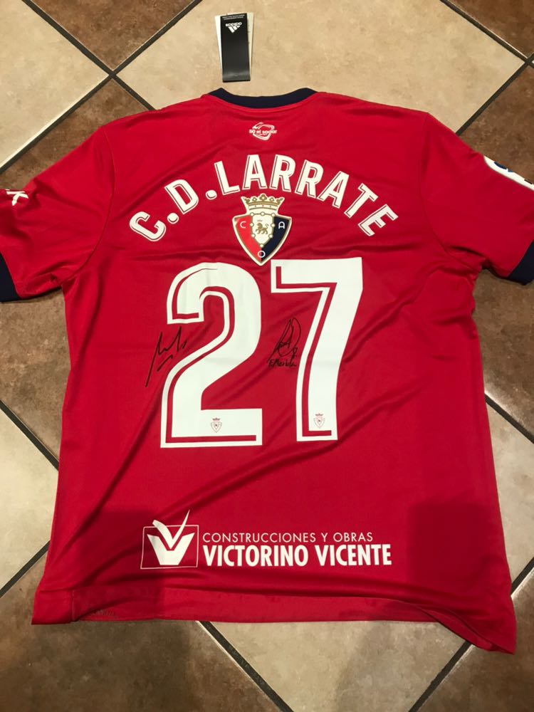 CD_LARRATE tweet media