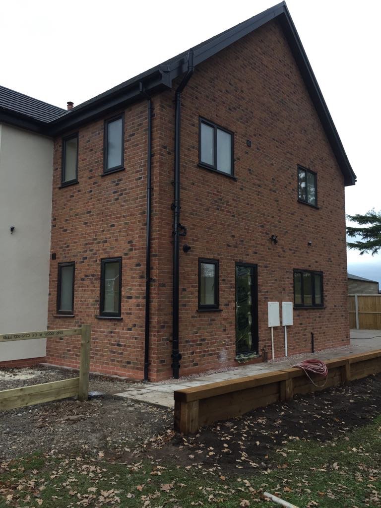 StrataGroupLtd's tweet photo. Lovely example of a new build finished in Black Upvc. @StrataGroupLtd https://t.co/NfIXNTDRCe