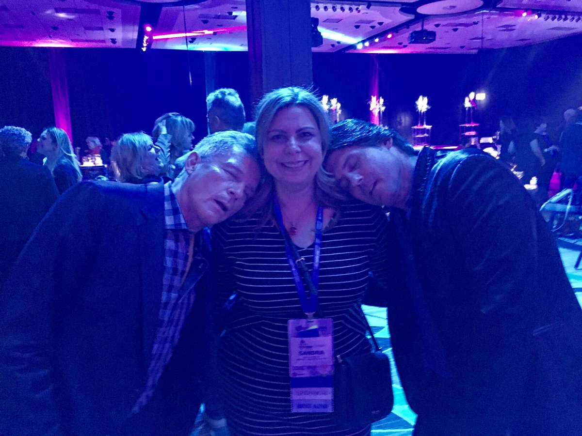 sandra_connects's tweet photo. My turn to hypnotize the MC &amp; Hypnotists @HooperDanny @WayneLeeGPS #PCMACIC17 https://t.co/roQfiyap6I