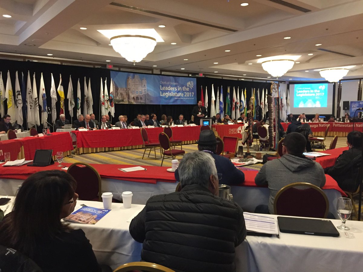 Bob_Chiarelli's tweet photo. Pleased to join my colleagues, @ChiefDay, and other Indigenous leaders at Leaders in the Legislature to discuss how we can help to improve Indigenous communities and the lives of Indigenous people. #LiL2017 https://t.co/zrGPpYyJC7