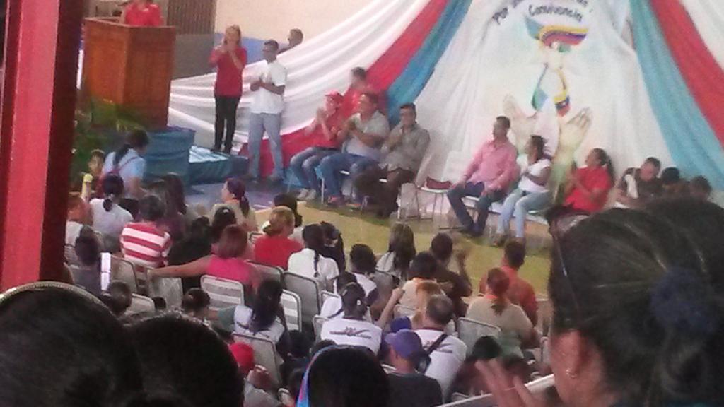MarielysRico28's tweet photo. FormadoresTecnologicodicenpresenteenpresentaciondelcandidatoalaAlcaldiaMunicipioSucre @Rafaelsimonchac @MPPEDUCACION @Marlintorres08 https://t.co/g9SgSTGf5Q