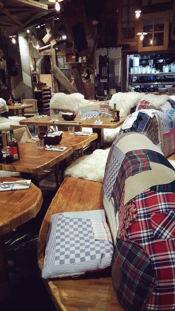 idealmeetings's tweet photo. Soirée au Rural par @marcveyrat #bonneadresse #paris #pariscityguide #instafood #lefooding #chef #restaurant #instafood #eductour #teamime #ousortiraparis https://t.co/CzVr52j6Yx