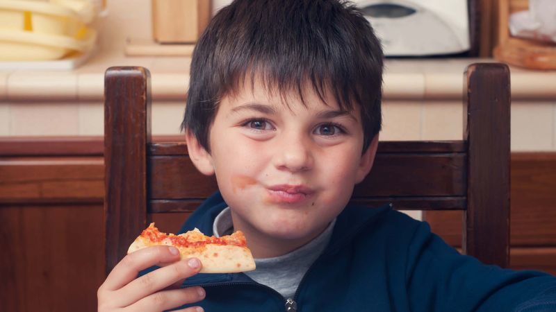 TheOnion's tweet photo. Kids Love When Mom Sad Enough To Just Order Pizza https://t.co/L8CxEpaniL https://t.co/E7q99RqmhQ
