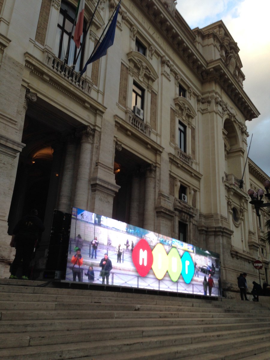 21 novembre mella sala Pixel Room per la categoria Digital Art all'apertura di #nessunparli organizzata al MIUR a Roma presentiamo Robotic Light&amp;Music Painting con 5 ragazzi e ragazze della vacanza Robot@Verdeto con l'IC Borgonovo Val Tidone