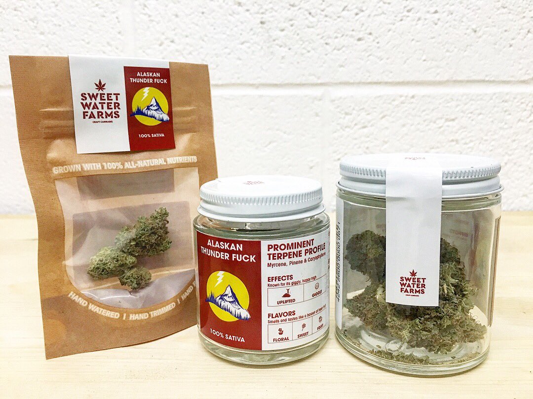 MaryMart253's tweet photo. Shouts to #sweetwaterfarmsmj !! #GreenWednesday options includes #arcatatrainwreck | #royalkush | #alaskanthunderfuck !!
.
.
#marymart253 #marymarttacoma #sweetwsterfarms #budtenderlife #washington # #endofprohibition #morethanmarijuana #cannabis # #cannabisconnect https://t.co/HUIORtRviT
