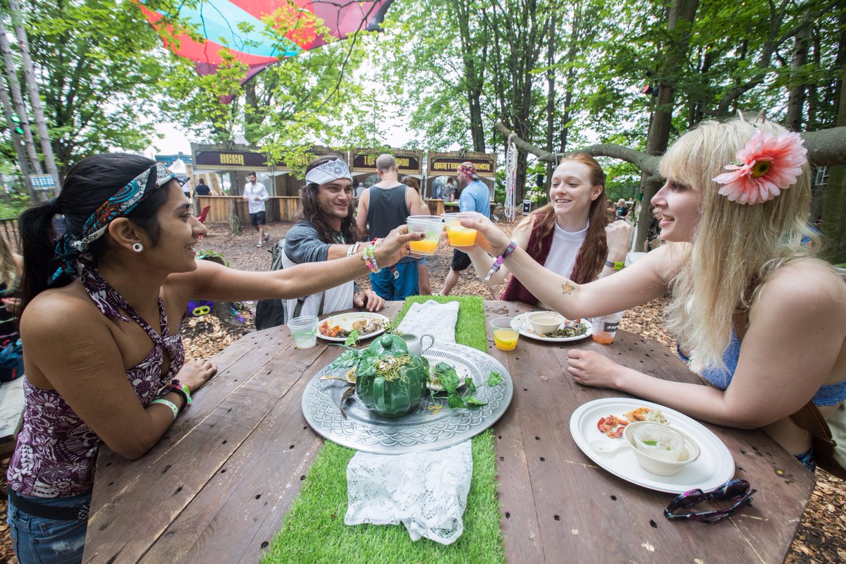 ecoproducts's tweet photo. Guess what? We partnered with @Electric_Forest to provide its food vendors compostable packaging at #ElectricForest 2017, helping over 34 tons of stuff (packaging + food scraps) to become soil instead of trash. #zerowaste #compostingrules https://t.co/1uVt5qRq5N https://t.co/HDA75rfFDB