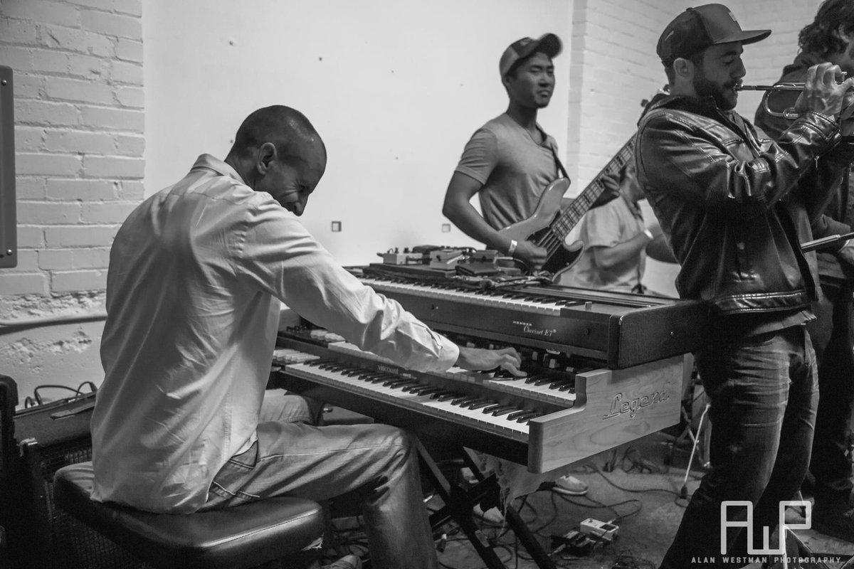 CervantesDenver's tweet photo. Catch #SpaceOrphan featuring the #SistersofSoul (Kim Dawson, Tanya Shylock, Christie Chambers), opening for @NewMastersounds at Cervantes Masterpiece Ballroom on Friday, January 12th.
Presented by @oskarblues and @KGNU https://t.co/Ns8EiyVwuN