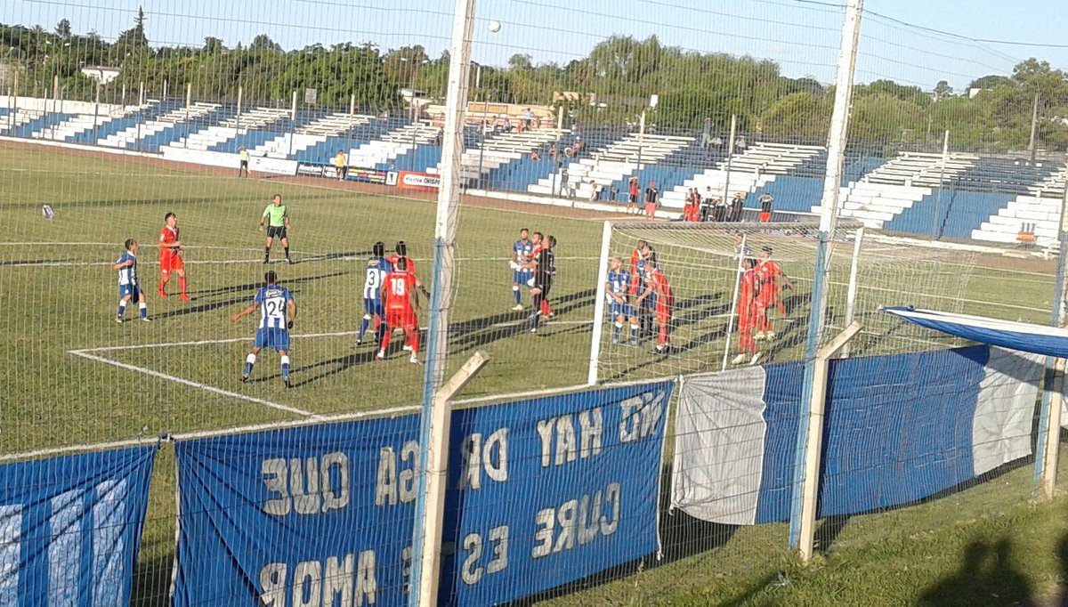 JhonaFerreira28's tweet photo. #fimal @CerroLargoFCAsc 2-2 @CLUBRENTISTAS https://t.co/OctG0w5MFo
