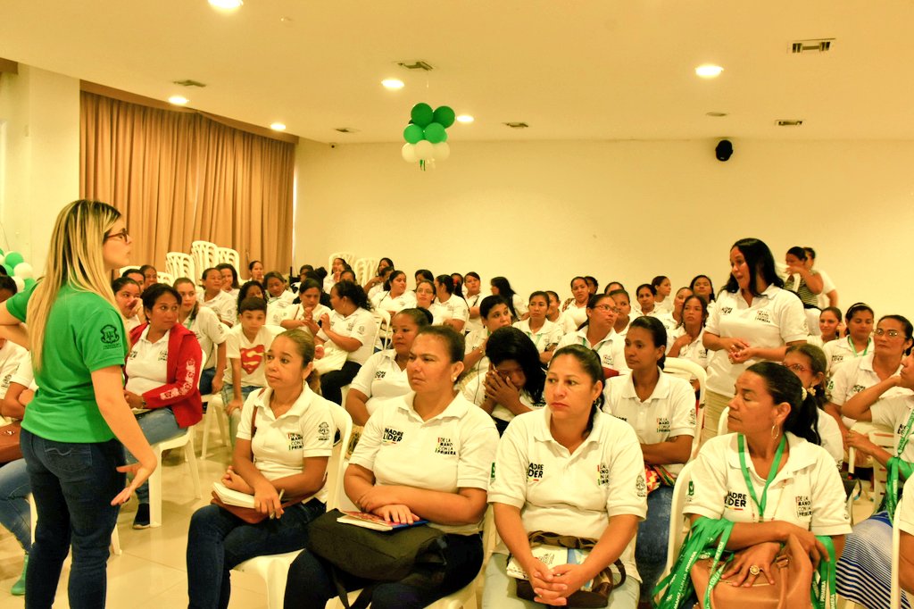 gestionsocialbq's tweet photo. #AEstaHora 90 madres lideres de la #CapitaldeVida reciben capacitación acerca de los procesos del programa @FamiliasAccion. https://t.co/k1WxiXYCi5